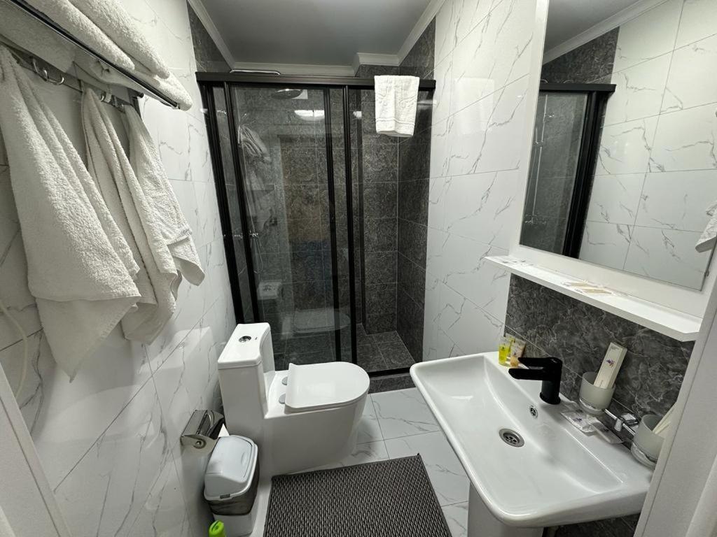 Hotel Voyazh Taraz Zewnętrze zdjęcie