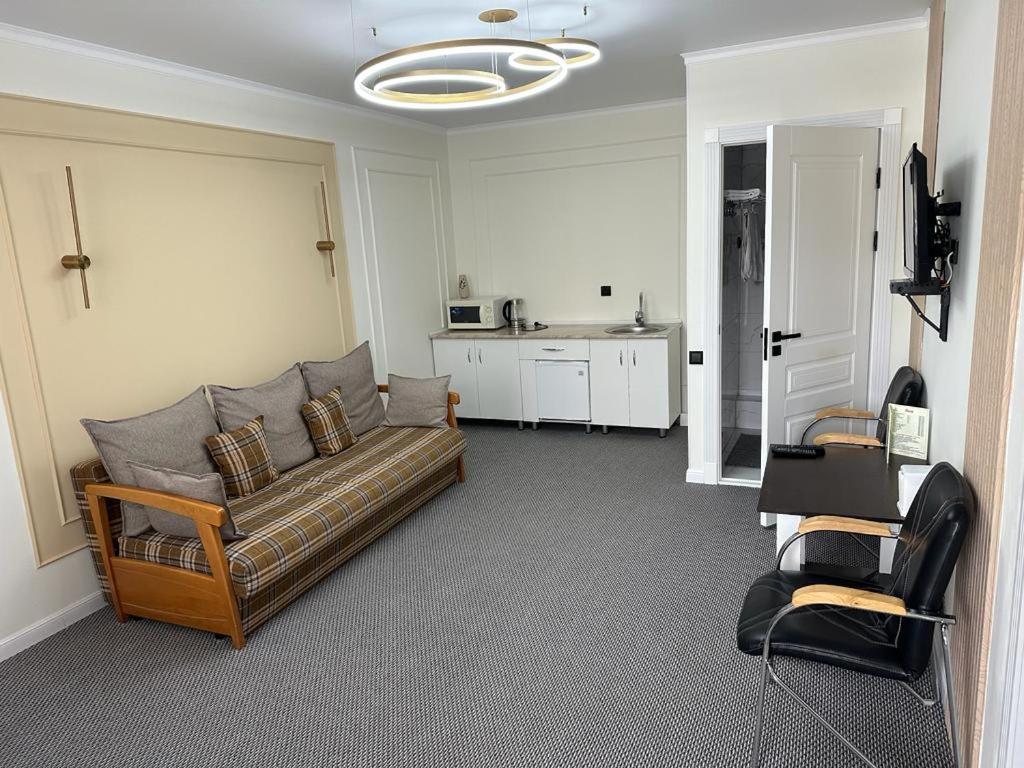 Hotel Voyazh Taraz Zewnętrze zdjęcie
